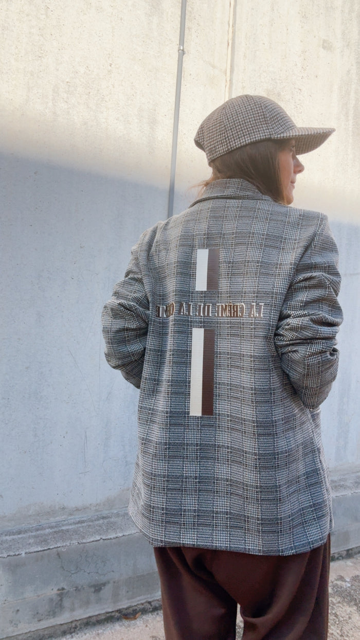 Blazer "la créme de la créme" beige y gris, estilo americana
