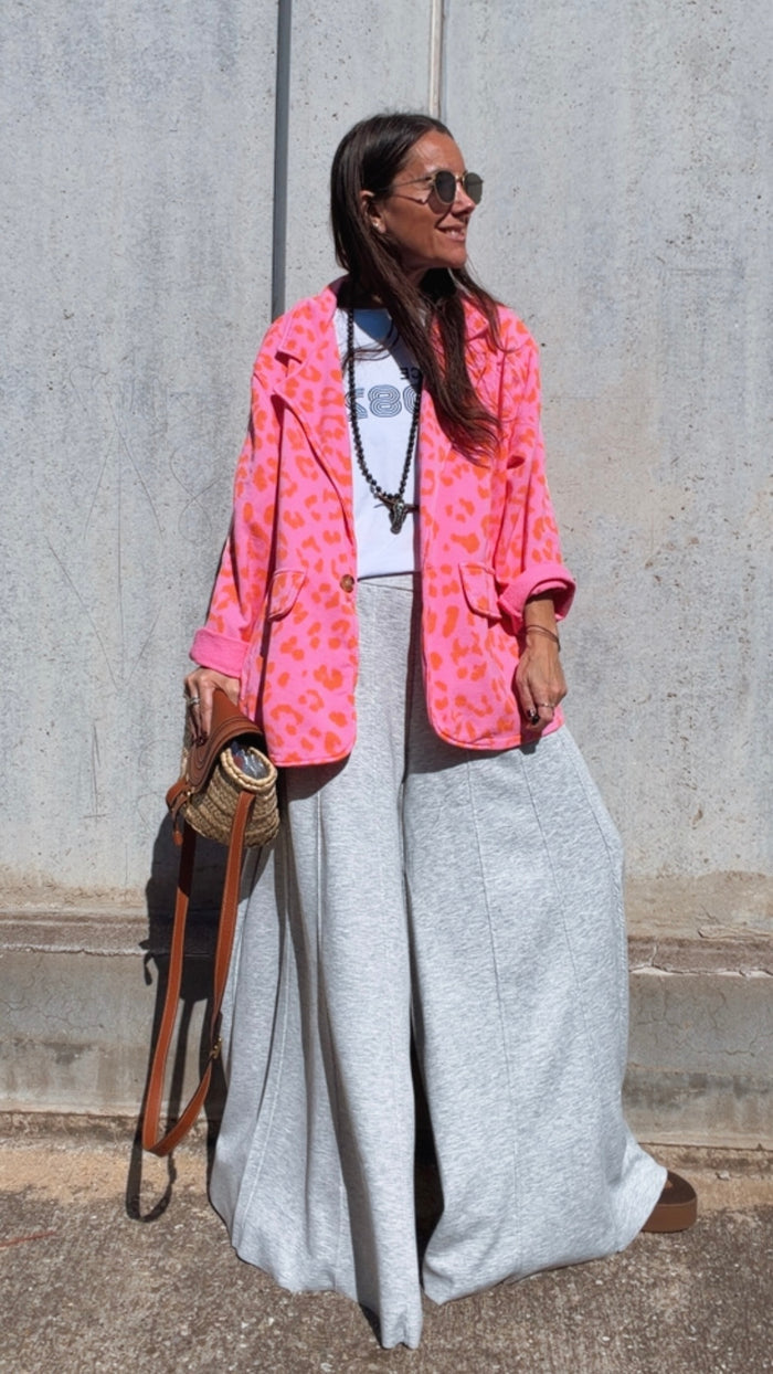 Blazer "pace e amore" rosa con estampado de leopardo