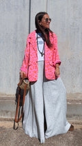 Blazer "pace e amore" rosa con estampado de leopardo
