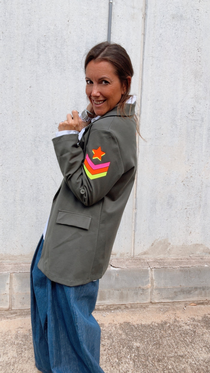 Blazer "Rainbow neon", flúor y rosa — vista detalle