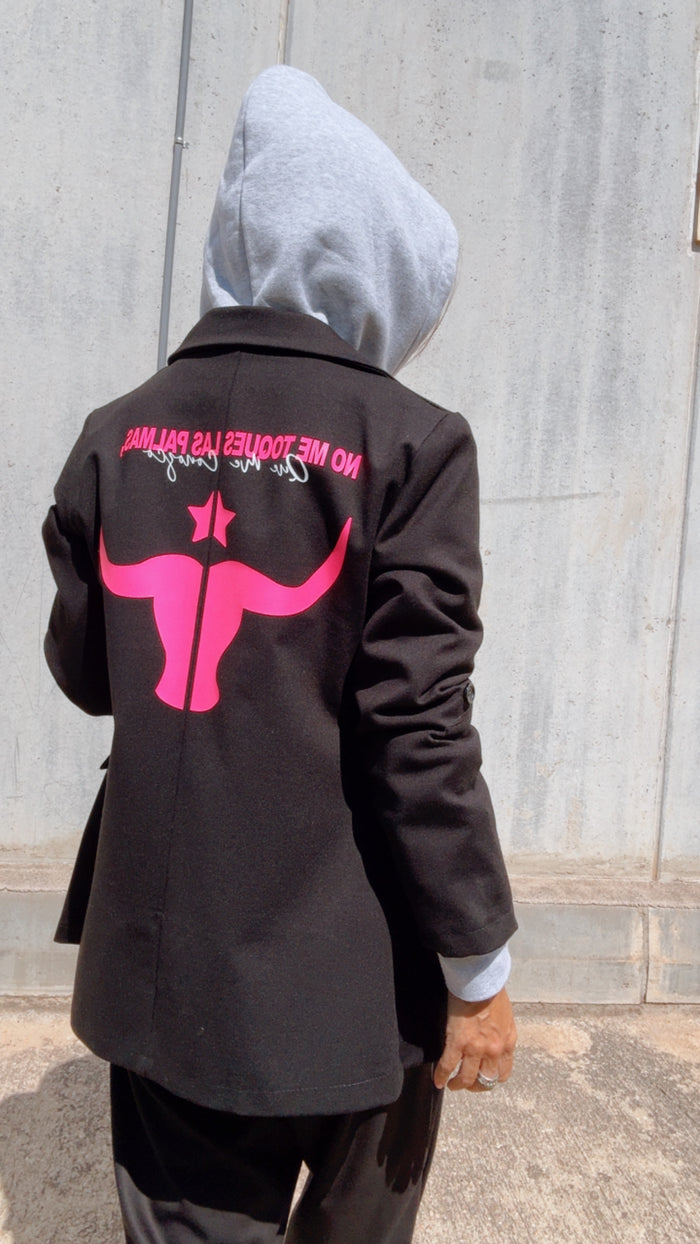 Blazer "Spain" blanco con detalle rosa flúor, estilo americana
