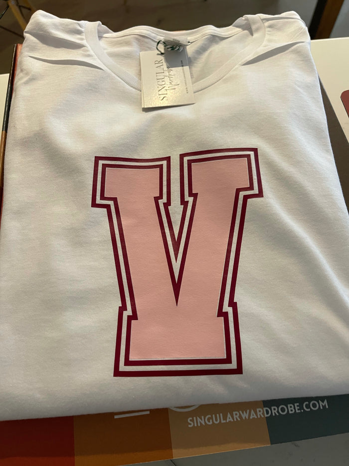 Camiseta “college” con tu inicial