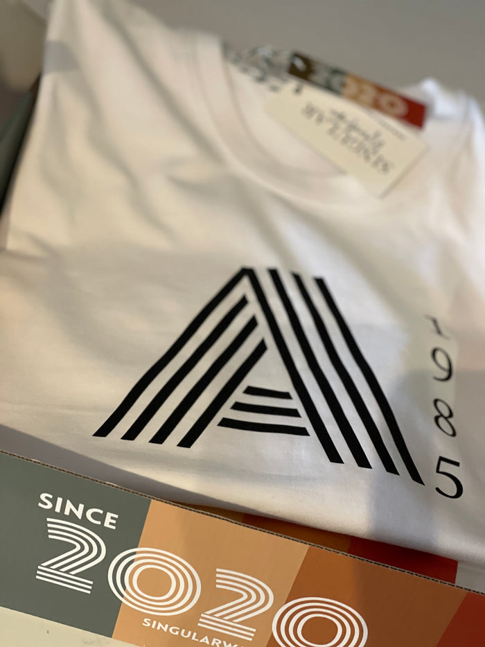 Camiseta “Iconic Retro”