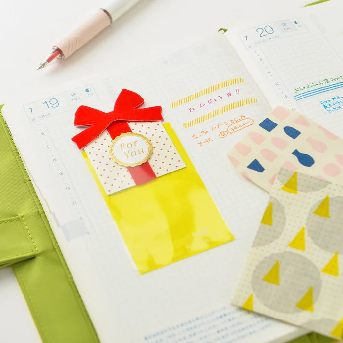 Hobonichi Add-on Pocket, detail view of the design.