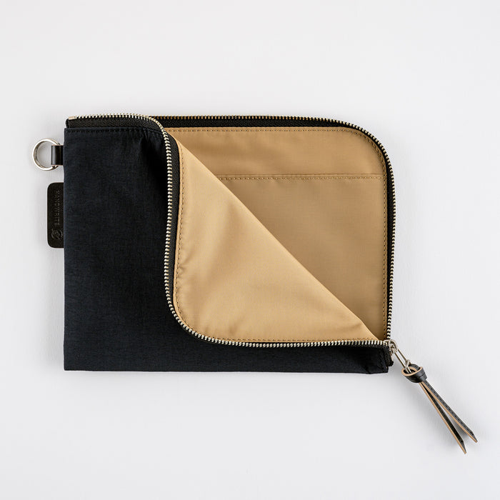 Hobonichi Tragen Flat Pouch for HON – A6 and A5, close-up view.