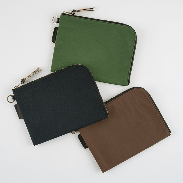 Hobonichi Tragen Flat Pouch for HON – A6 and A5, shown with its details.