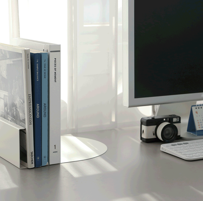 Iconic Collect Self-Adhesive Photo Album — 25 Sheets, shown from the front.