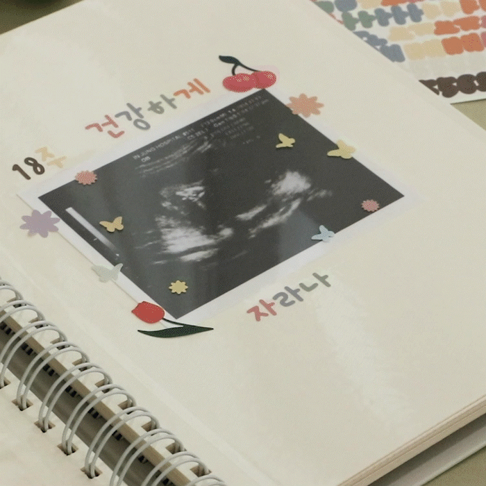Iconic Collect Self-Adhesive Photo Album — 25 Sheets, shown from another angle.