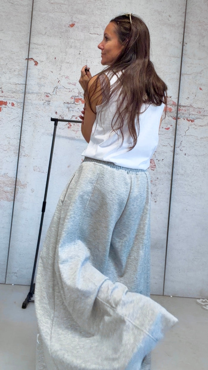 Pantalón “comfort grey”