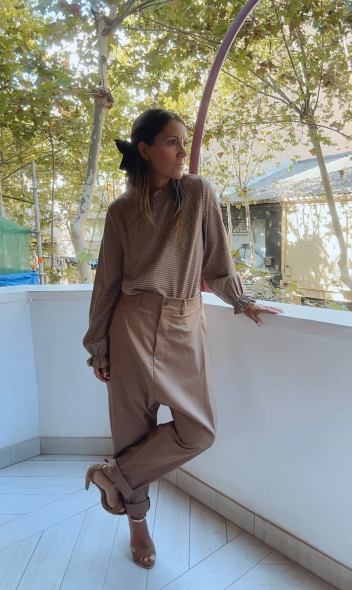 Pantalón "cupido" camel, corte elegante