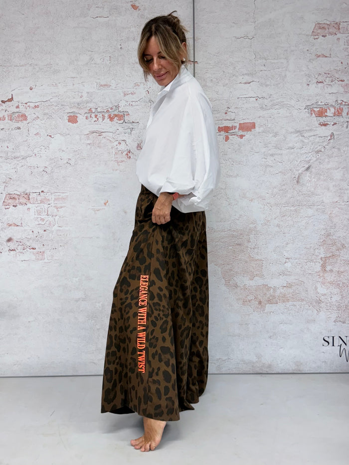 Pantalón “Leopard Wild Dark & orange”