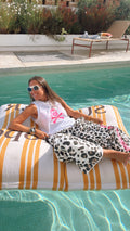Pantalón "Leopard Wild" estampado de leopardo en rosa flúor