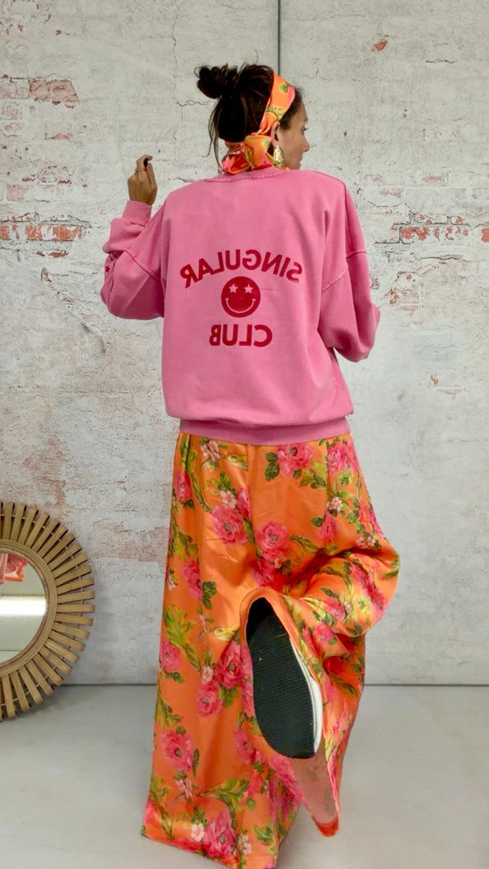 Pantalón Signature “Éclat d’Orange” incluye solo ahora pañuelo a conjunto de cortesía.