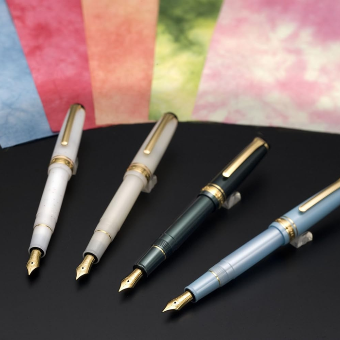 Sailor Shikiori Setsugetsu Soraha Fountain Pen Series, detail view of the design.