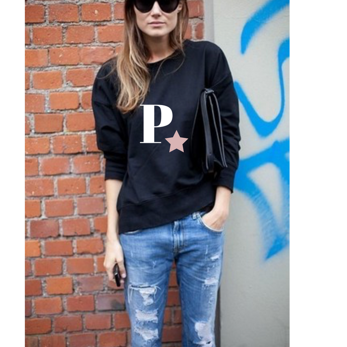Sudadera con inicial y estrella color negro