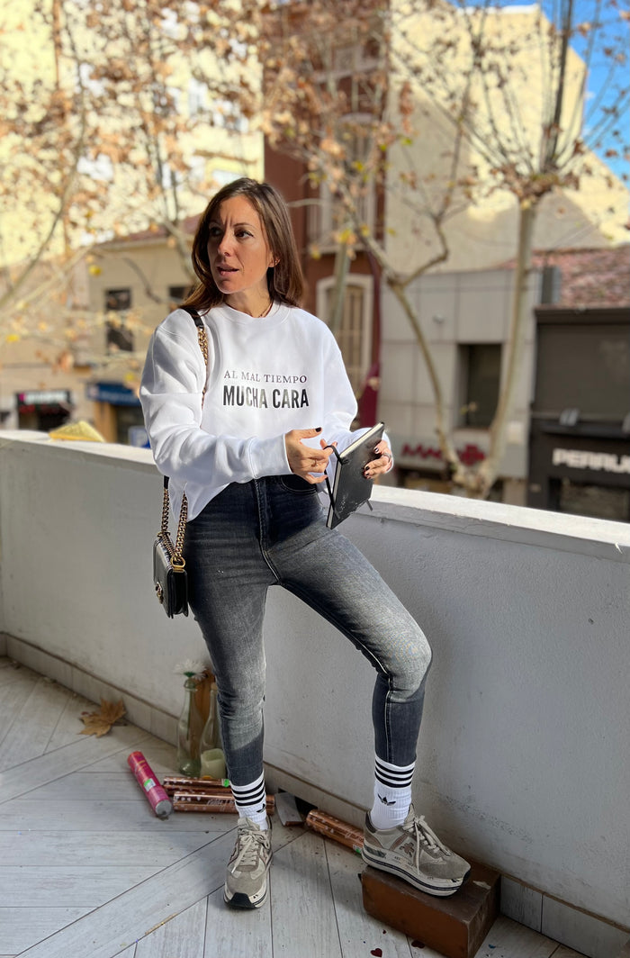 Sudadera "Mucha cara" afelpada blanca, unisex