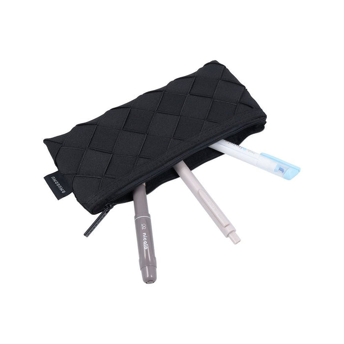 Sun-Star Amugomu Woven Elastic Pen Case in black, displayed with pens stored inside to show usage.