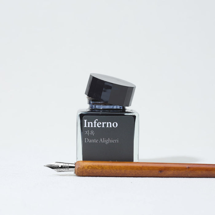 Wearingeul writer’s nibs 40 mm arranged as a complete set.